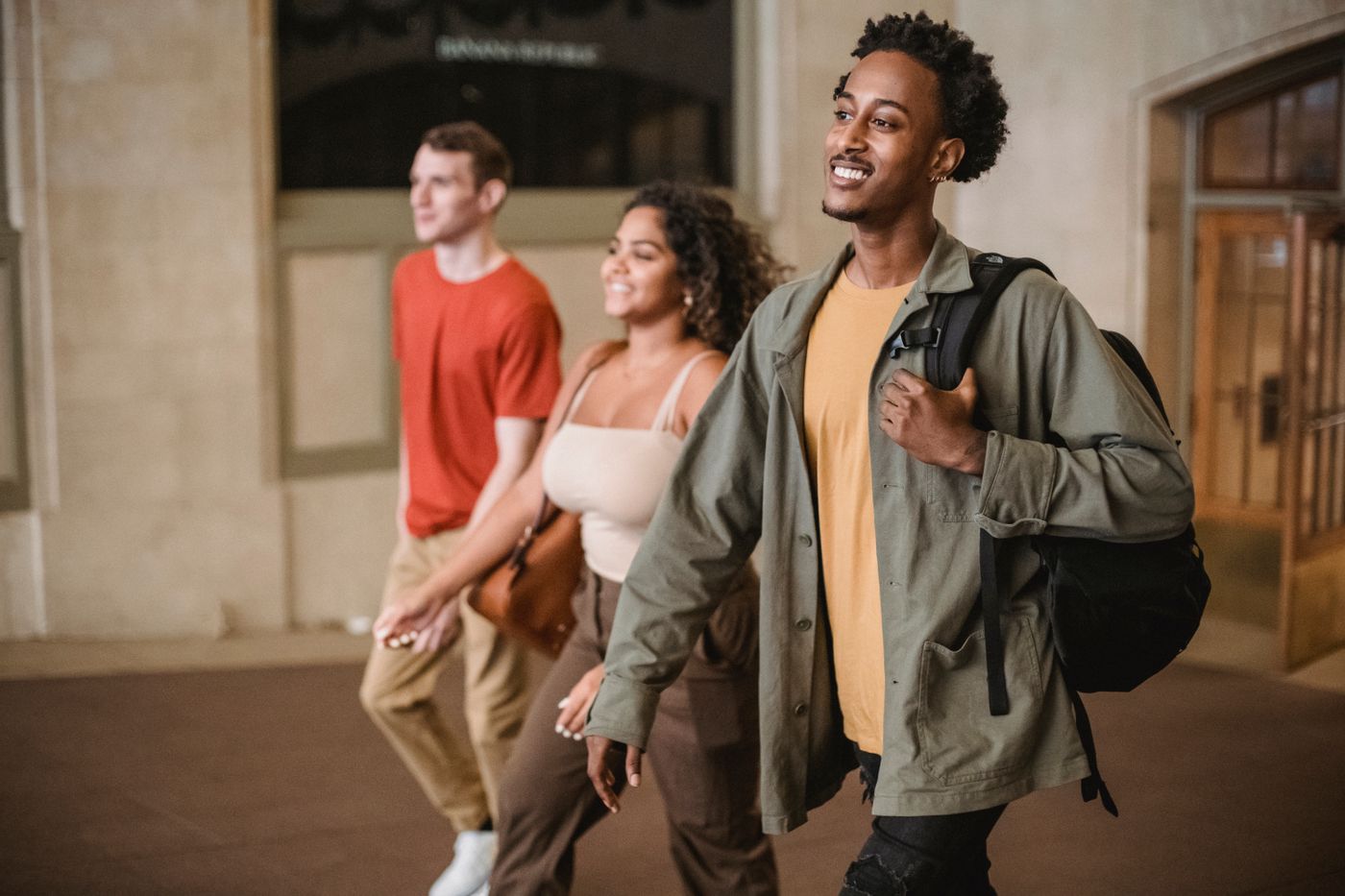 Étudiants sur leur campus